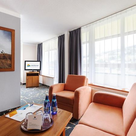 Interferie Aquapark Sport Hotel Malachit ชเวียราโดว์-สโดรยจ์ ภายนอก รูปภาพ